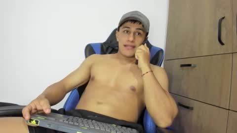 Snapshot of dorman_boy chatting on 2, 12, 2025 dorman_boy online show from 2, 12, 2025