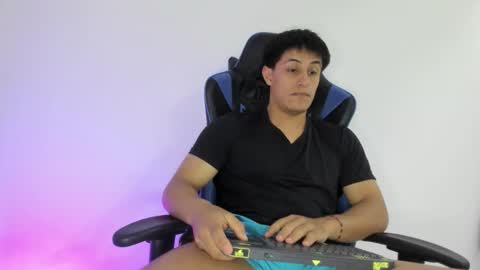 Snapshot of dorman_boy chatting on 16, 12, 2025 dorman_boy online show from 16, 12, 2025