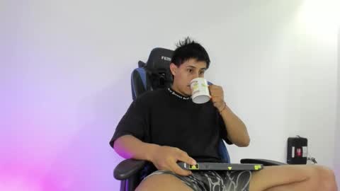 Snapshot of dorman_boy chatting on 17, 12, 2025 dorman_boy online show from 17, 12, 2025