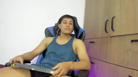 Snapshot of dorman_boy chatting on 19, 12, 2025 dorman_boy online show from 19, 12, 2025