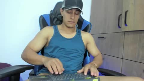 Snapshot of dorman_boy chatting on 23, 12, 2025 dorman_boy online show from 23, 12, 2025