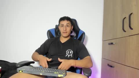 Snapshot of dorman_boy chatting on 7, 1, 2026 dorman_boy online show from 7, 1, 2026