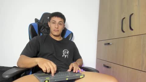 Snapshot of dorman_boy chatting on 8, 1, 2026 dorman_boy online show from 8, 1, 2026