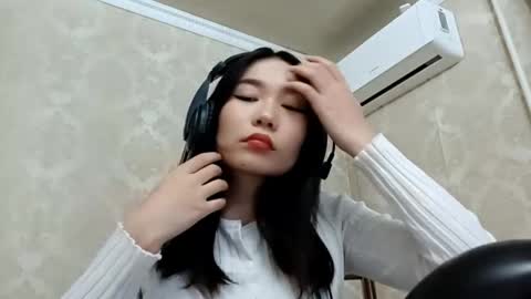 Snapshot of dorothygreene chatting on 9, 10, 2025 YuKi  online show from 9, 10, 2025