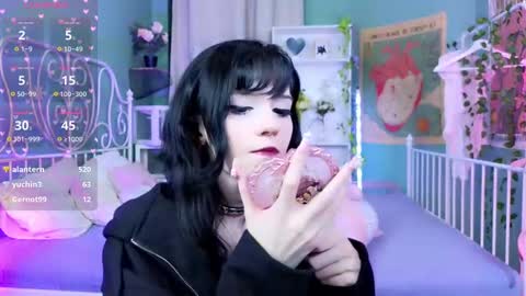 Draculaura online show from 12, 2, 2025