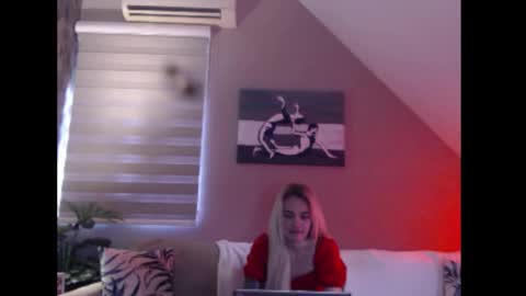 A girl online show from 4, 12, 2025