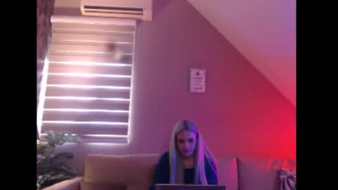 A girl online show from 27, 3, 2026