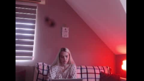 A girl online show from 10, 6, 2026