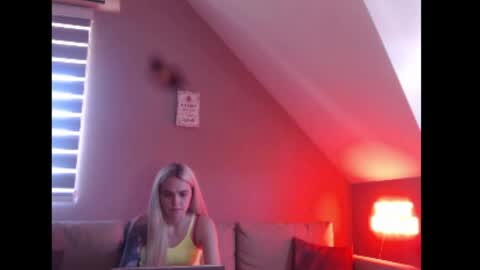 A girl online show from 12, 6, 2026
