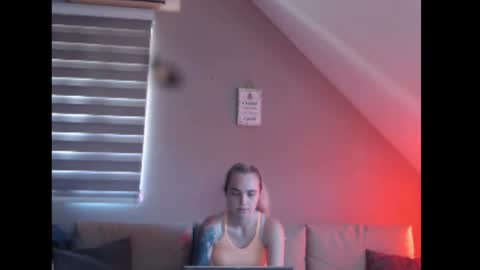 A girl online show from 30, 7, 2026