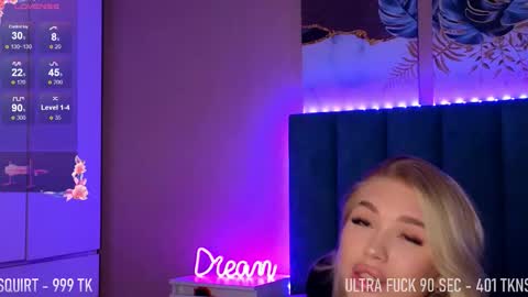 Snapshot of dreamkisslove chatting on 1, 11, 2025 Mila online show from 1, 11, 2025