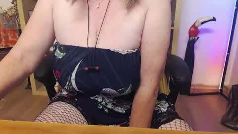 Snapshot of dreammilfi chatting on 10, 11, 2025 dreammilfi online show from 10, 11, 2025