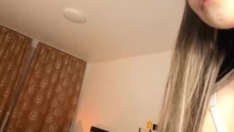 Mila online show from 11, 10, 2025