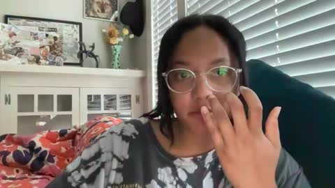 RIRI OR DREAMY online show from 18, 4, 2026