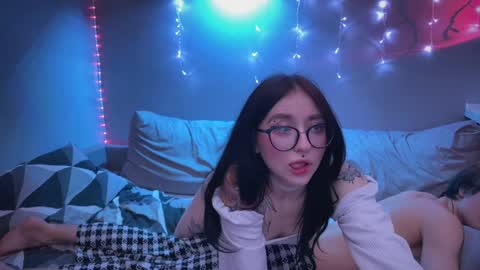 Tara  Sonny online show from 1, 2, 2025