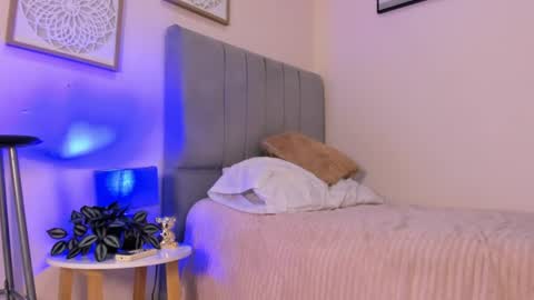 dulce__fiore07 online show from 13, 7, 2026