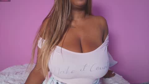 Snapshot of dulce_mariaahe chatting on 5, 11, 2025 online show from 5, 11, 2025