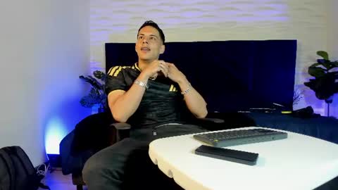 Snapshot of dustin_sonne chatting on 4, 7, 2026 Dustin Sonne online show from 4, 7, 2026