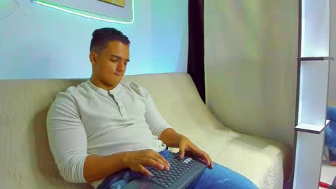 dwayne_esteven10 online show from 7, 3, 2026