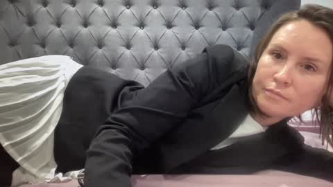 Nadia Ferreira  online show from 20, 12, 2025