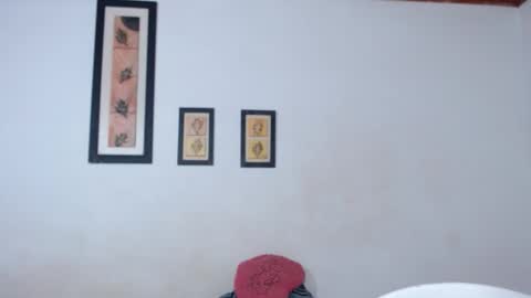 Snapshot of ebanoymarfil2 chatting on 15, 10, 2025 Laraand Drake online show from 15, 10, 2025