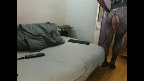 shy yoong cross online show from 5, 11, 2025