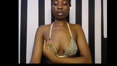 Snapshot of ebony_petitequeen chatting on 21, 9, 2025 Ella online show from 21, 9, 2025