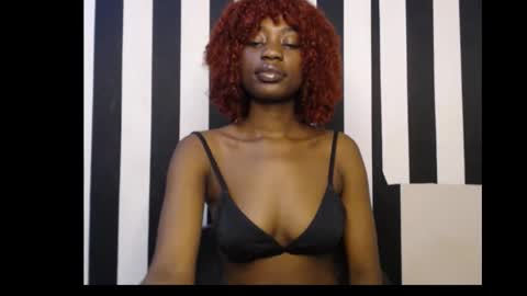 Snapshot of ebony_petitequeen chatting on 1, 10, 2025 Ella online show from 1, 10, 2025
