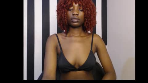 Snapshot of ebony_petitequeen chatting on 11, 10, 2025 Ella online show from 11, 10, 2025
