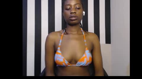 Snapshot of ebony_petitequeen chatting on 13, 10, 2025 Ella online show from 13, 10, 2025