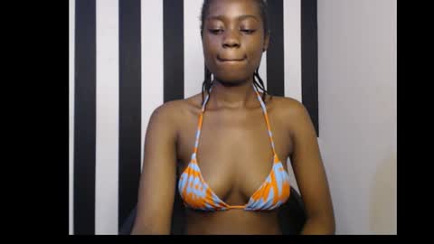 Snapshot of ebony_petitequeen chatting on 14, 10, 2025 Ella online show from 14, 10, 2025