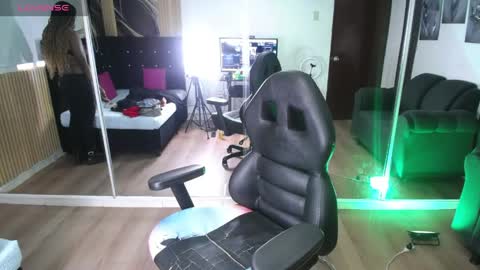 ebony_rizon online show from 16, 4, 2026