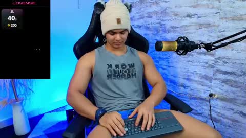 Snapshot of edward__clarck chatting on 4, 12, 2024 EDWARD CLARCK online show from 4, 12, 2024