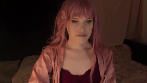 Effie Mur online show from 9, 1, 2025