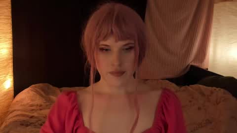 Effie Mur online show from 1, 3, 2025