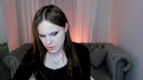 Effie Mur online show from 26, 6, 2026