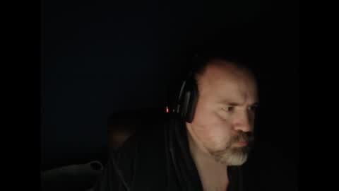 Snapshot of ehmac84 chatting on 28, 11, 2025 Eh Mac online show from 28, 11, 2025