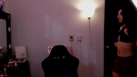   EileenFord    online show from 30, 5, 2026