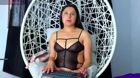 Snapshot of eimy__cute chatting on 21, 10, 2025 eimy__cute online show from 21, 10, 2025