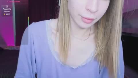 Snapshot of el1s_evans chatting on 9, 3, 2026 please read my bio there is information about private shows and about my personality online show from 9, 3, 2026