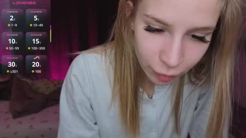 Snapshot of el1s_evans chatting on 21, 3, 2026 please read my bio there is information about private shows and about my personality online show from 21, 3, 2026