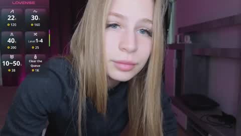Snapshot of el1s_evans chatting on 29, 3, 2026 please read my bio there is information about private shows and about my personality online show from 29, 3, 2026