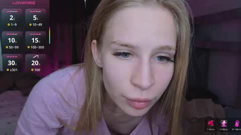 Snapshot of el1s_evans chatting on 31, 3, 2026 please read my bio there is information about private shows and about my personality online show from 31, 3, 2026