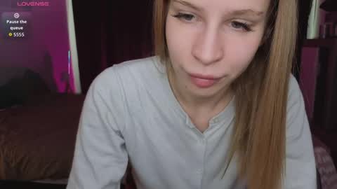 Snapshot of el1s_evans chatting on 13, 4, 2026 please read my bio there is information about private shows and about my personality online show from 13, 4, 2026