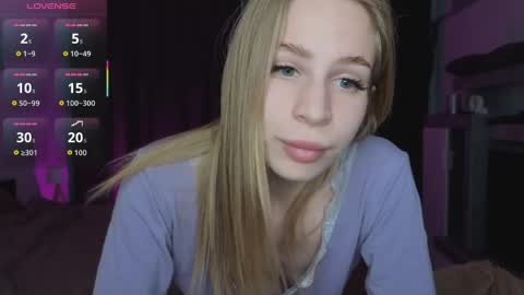 Snapshot of el1s_evans chatting on 18, 4, 2026 please read my bio there is information about private shows and about my personality online show from 18, 4, 2026