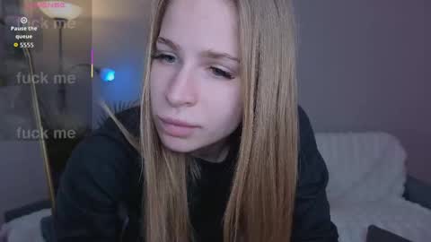 Snapshot of el1s_evans chatting on 28, 4, 2026 please read my bio there is information about private shows and about my personality online show from 28, 4, 2026