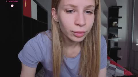 Snapshot of el1s_evans chatting on 25, 5, 2026 please read my bio there is information about private shows and about my personality online show from 25, 5, 2026