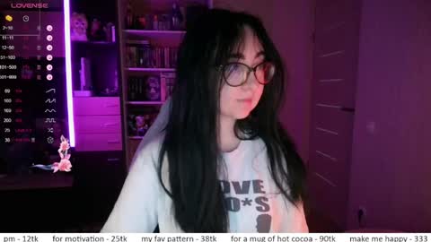 If you like it when I meow give me a thumbs up online show from 19, 5, 2026