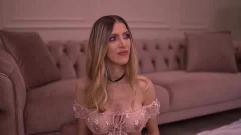 Ella online show from 6, 11, 2025