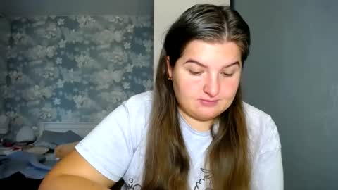 Elanis online show from 4, 10, 2025